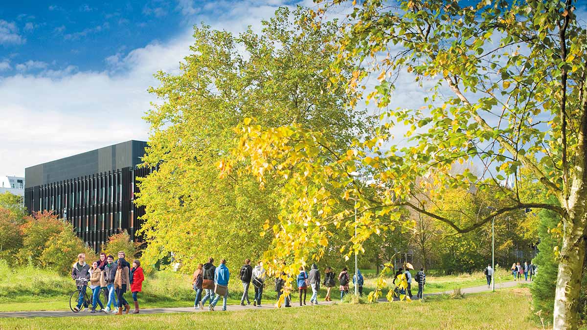 Hopkins Building – Whiteknights Campus Students walking across campus in front of the Hopkins building